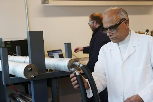 Devinder Mahajan working in the I-GIT lab