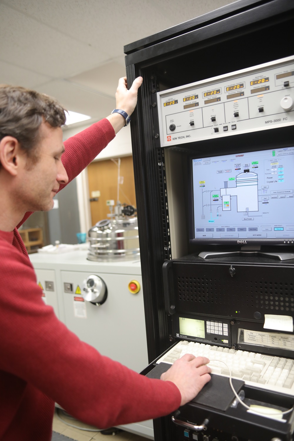 Researcher in Solid State Opt-Electronics lab